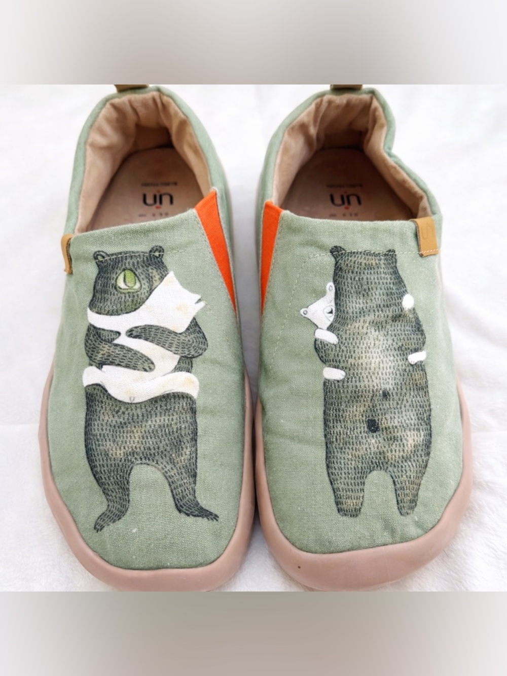 UIN Toledo Bear Print Slip On Shoes Art Travel Flats Women 8.5/9 Green